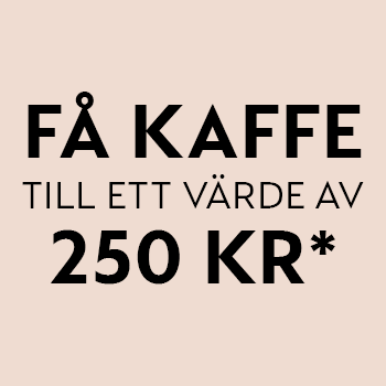 Få Nespresso kaffekapslar till ett värde av 250 kr när du lägger en Nespresso kaffebeställning tillsammans med maskinregistreringen hos Nespresso. Summan av din kaffebeställning behöver överstiga minst 250 kr för att du ska kunna nyttja erbjudandet. Erbjudandet gäller för Nespresso kaffemaskiner köpta hos en återförsäljare från och med 1 januari 2024 i Sverige och kan inte kombineras med andra erbjudanden, om det inte kommunicerats annat i villkoren. Registera din Nespresso kaffemaskin och lägg din Nespresso kaffebeställning online eller i en Nespresso Boutique.