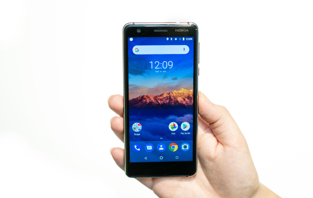 Nokia 3.1 är den lättaste i jämförelsen” display Framsidan av Nokia 3.1