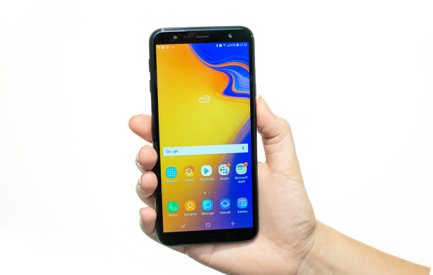 Samsung J4 Plus har störst skärm Framsidan av Samsung J4 Plus