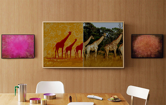 Art Mode visar konst på TV:n när The Frame är avslagen The Frame med ett giraffmotiv
