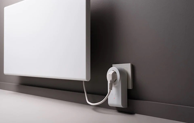 Att göra din hemuppvärmning smartare har många fördelar Ett element som är kopplat till en smart plug