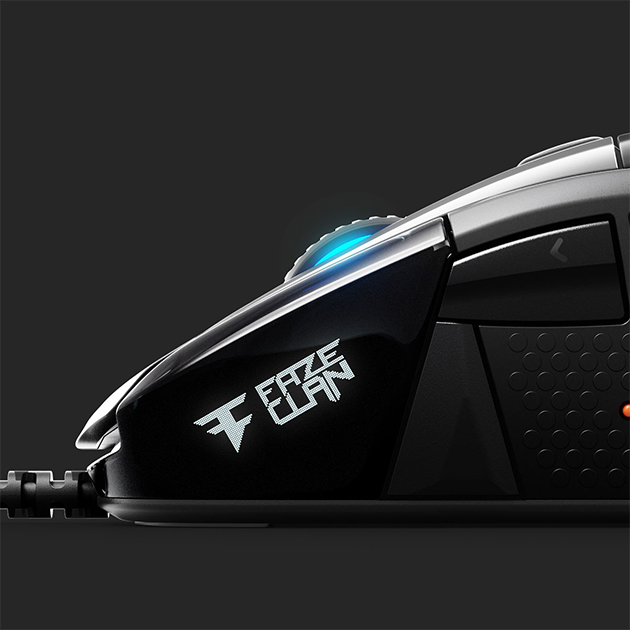 Förbättra gamingupplevelsen med en anpassningsbar skärm SteelSeries Rival 710 har en skärm på sidan