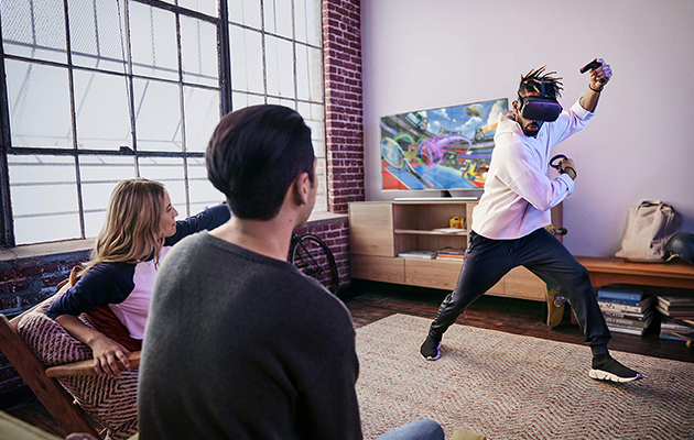 Otroliga VR-spel Man som spelar VR-spel