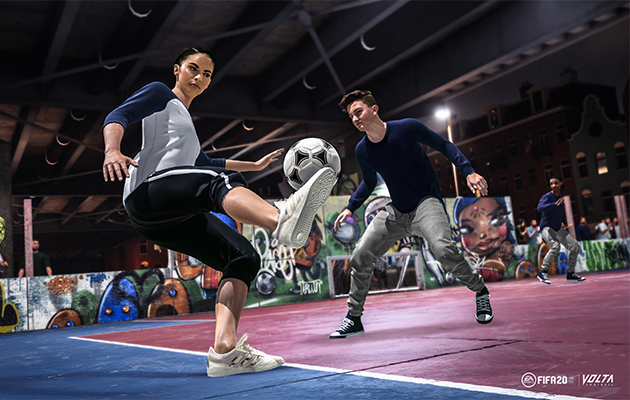 FIFA 20 VOLTA Bild från FIFA 20 VOLTA av två unga som spelar streetfotboll