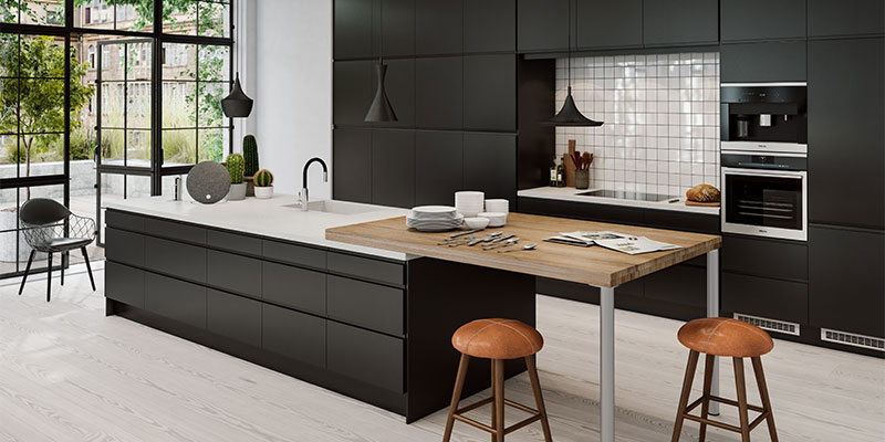 Integra Black är en elegant, djup och svart modell – perfekt för moderna hem Svart handtagslöst kök – Integra Black från Epoq