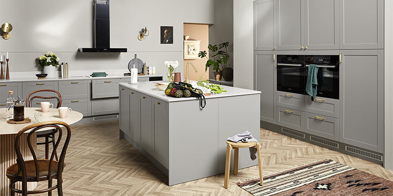 Shaker Steel Grey balanserar stilfullt mellan traditionellt och modernt Grått kök – Shaker Steel Grey från Epoq