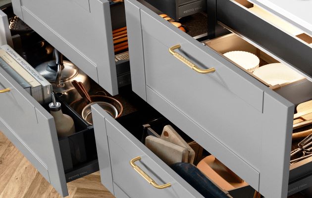 Epoq knoppar och handtag Bild av Epoq kökslådor med handtag