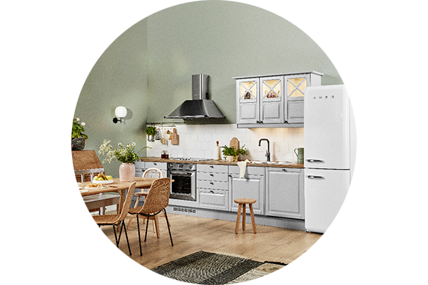 Välj om du vill få hjälp att designa köket till sommarstugan där du bor eller i din lokala Elgiganten-butik nära sommarstugan. Epoq Heritage Light kök
