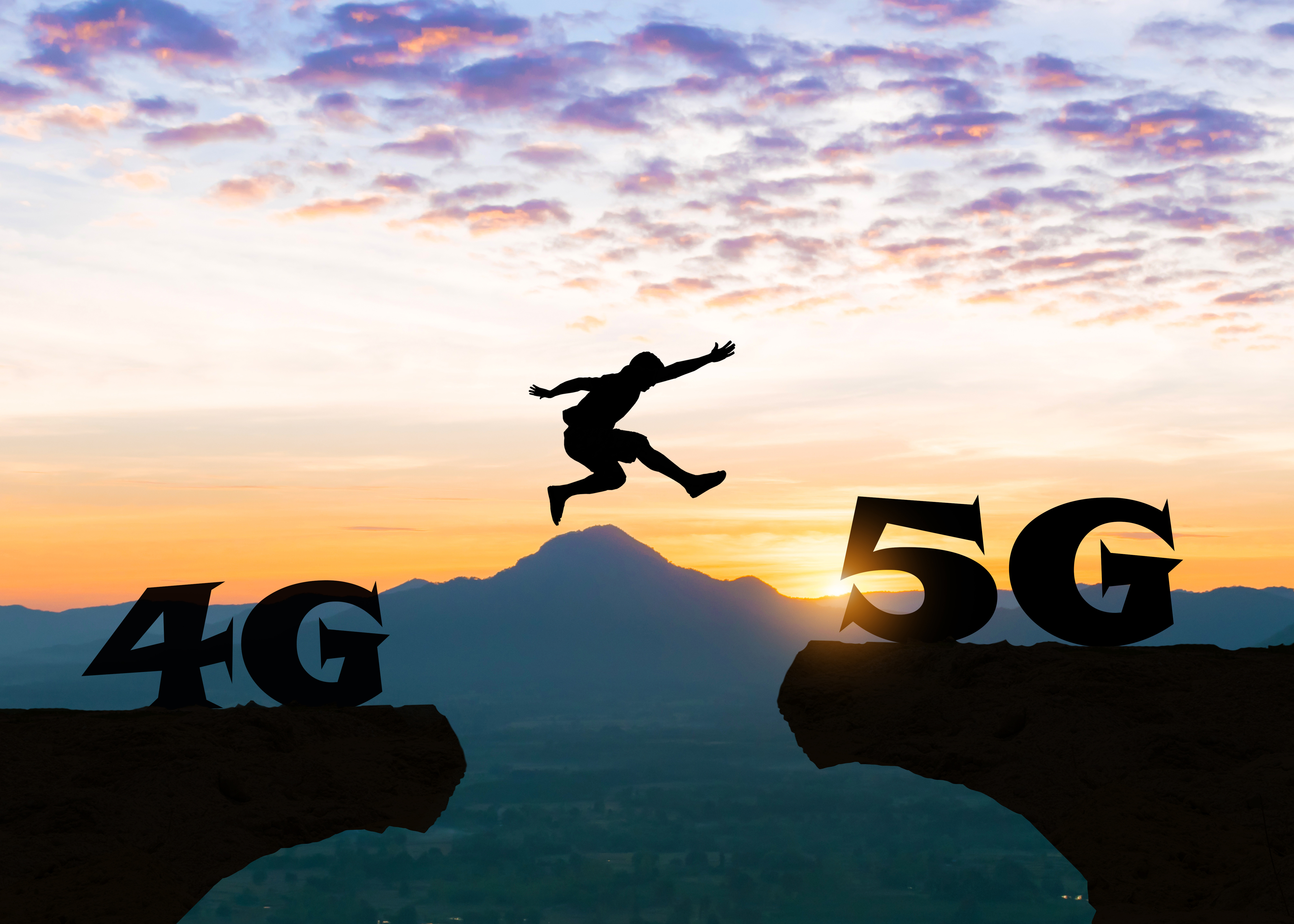 5G nätverk En man hoppar från en kant, där det står 4G till en annan där det står 5G