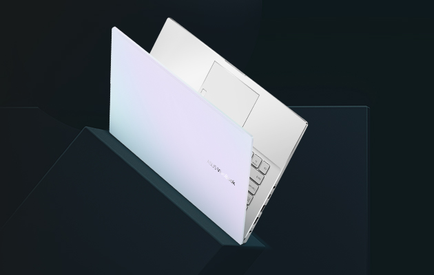 Formfaktorn du vill ha Vit ASUS Vivobook S14 snett från sidan