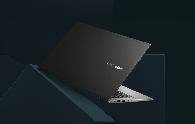 Formfaktorn du vill ha Svart ASUS Vivobook S14 snett bakifrån