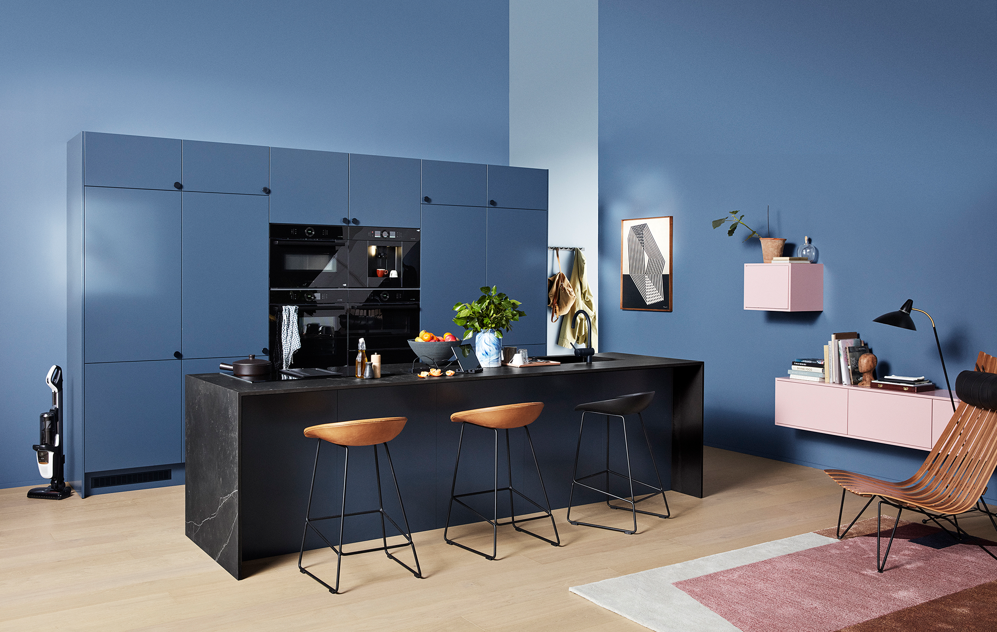 Trend Blue Grey balanserar sofistiskt och lekfullt på ett elegant sätt Köksserien Trend i färgen Blue Grey