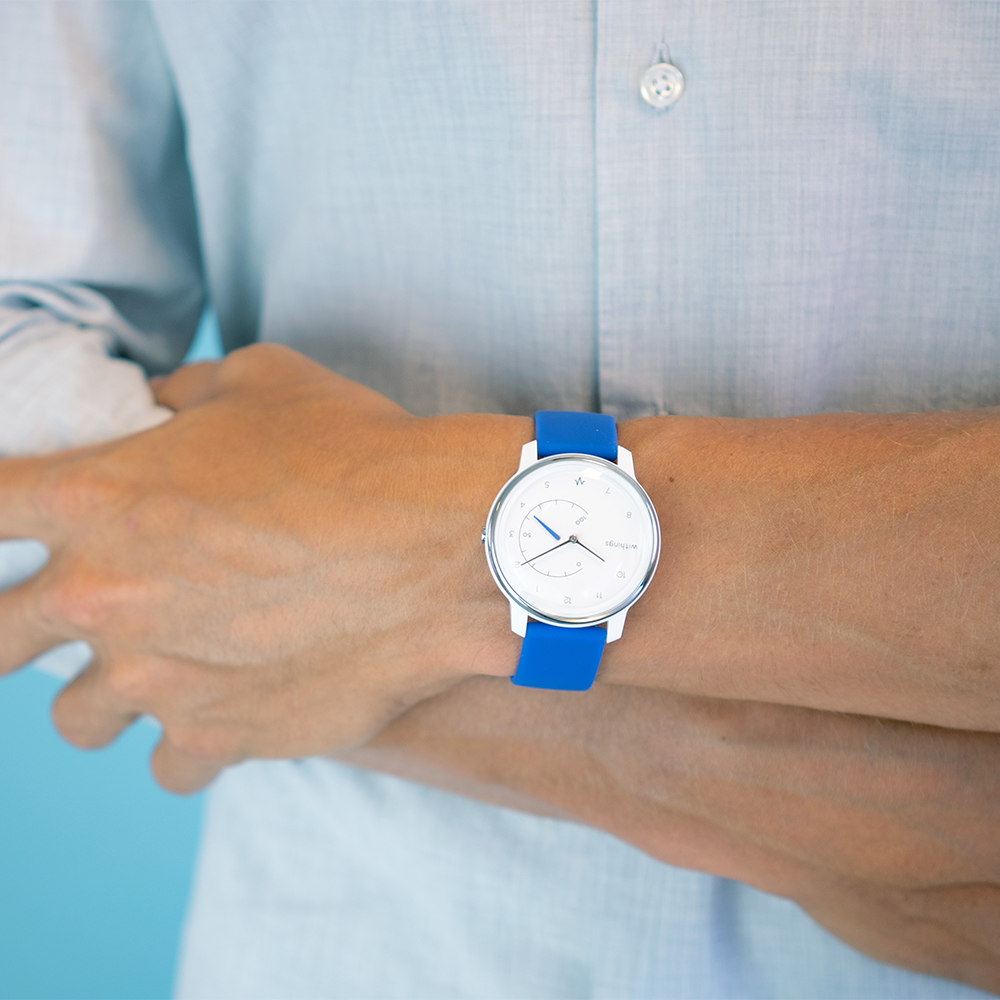Withings ger dig en översikt över din hälsa - välj din favoritklocka här! Withings Move EKG på en persons arm