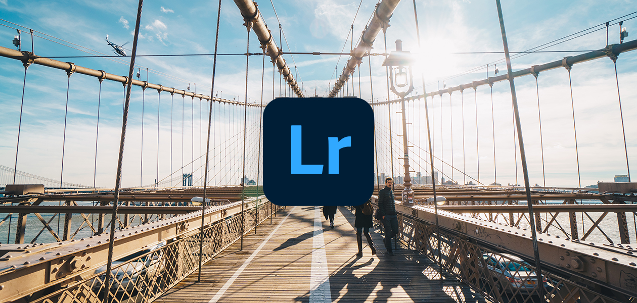 Lightroom för nybörjare Lightroomlogga svävar över en bild av Brooklyn Bridge
