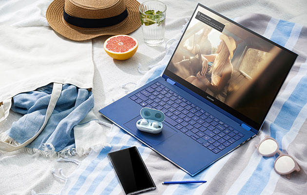 Samsung Galaxy Book - det bästa från Samsung Samsung Galaxy Book, Note och Buds på en säng
