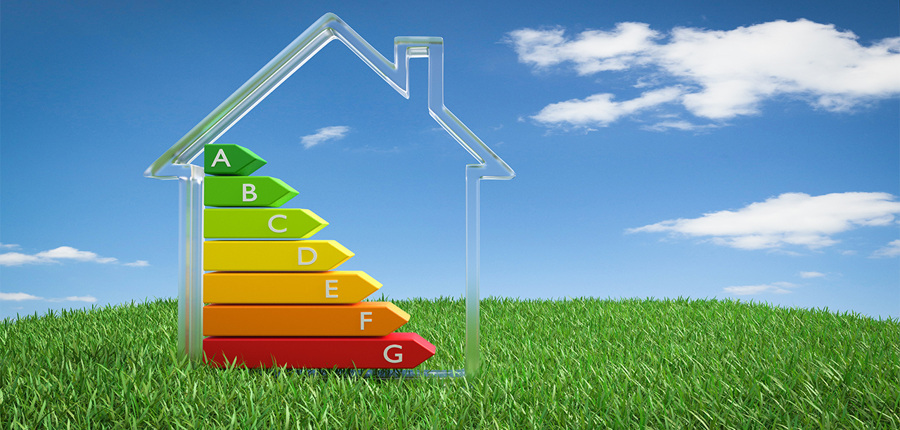 Nytt energimärke Det nya energimärket med skala A-G inuti en illustraion av ett hus