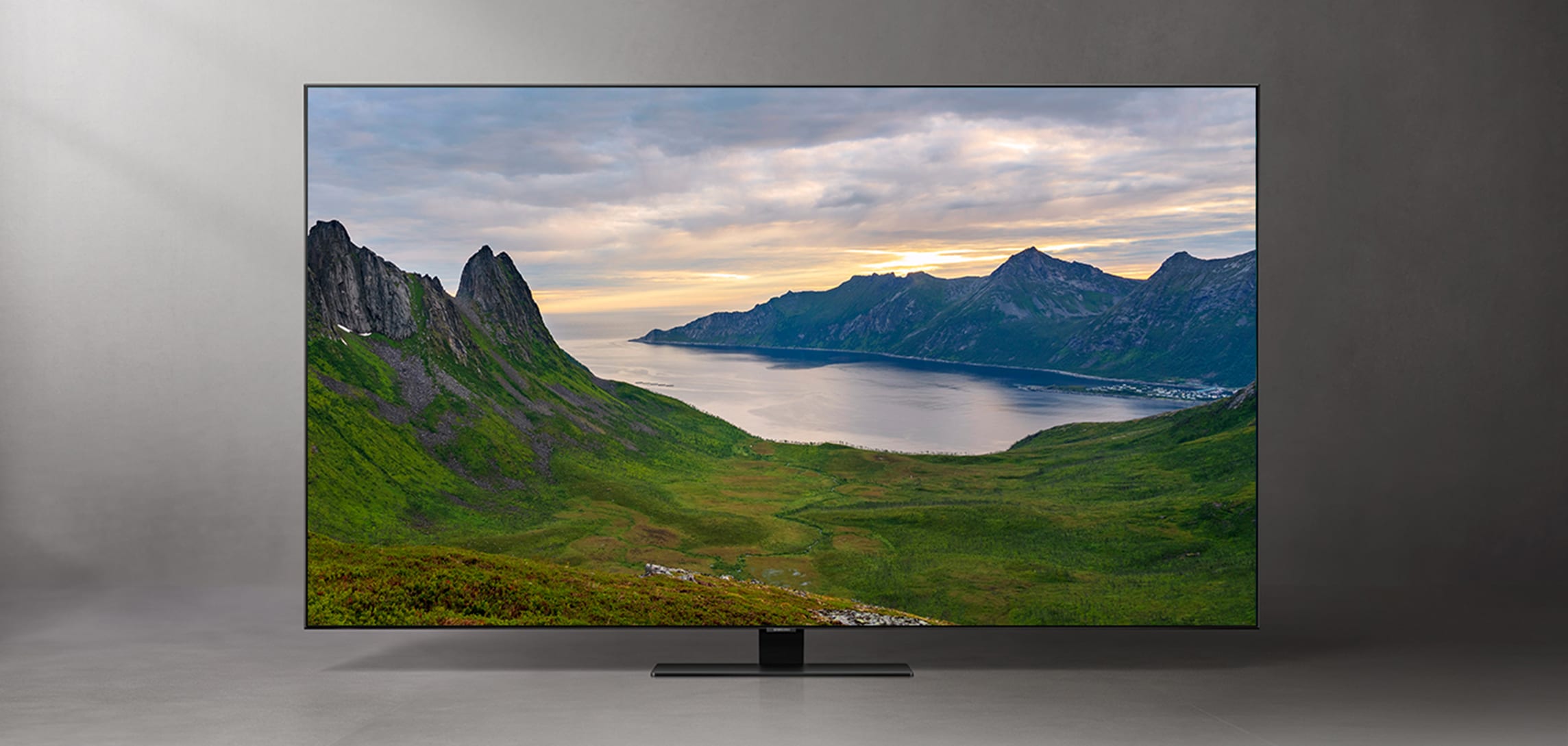  QLED-TV med fjäll och fjord