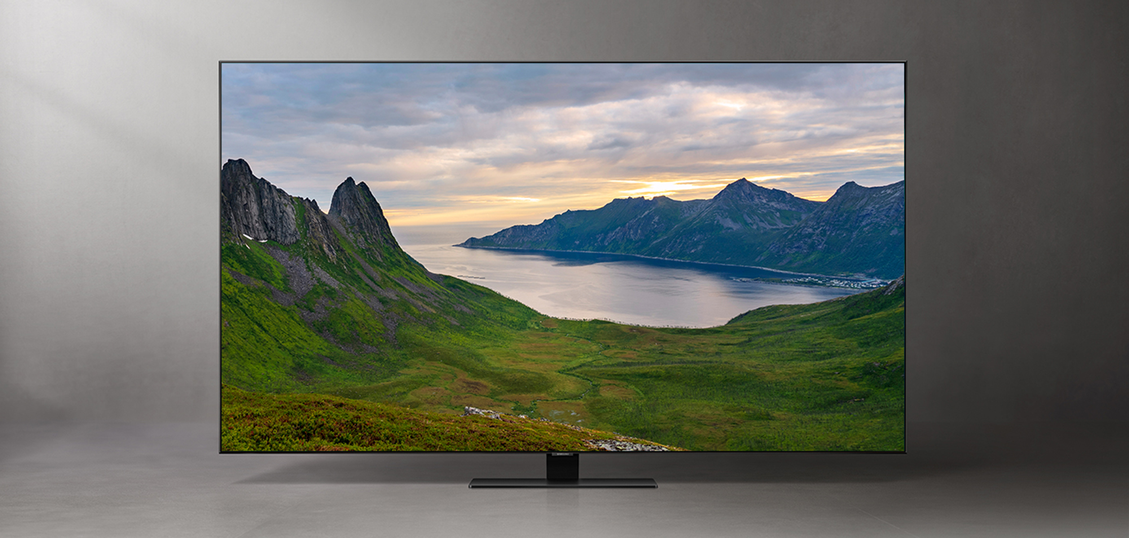 Upplev imponerande kontrast och nyanserade färger QLED-TV med fjäll och fjord