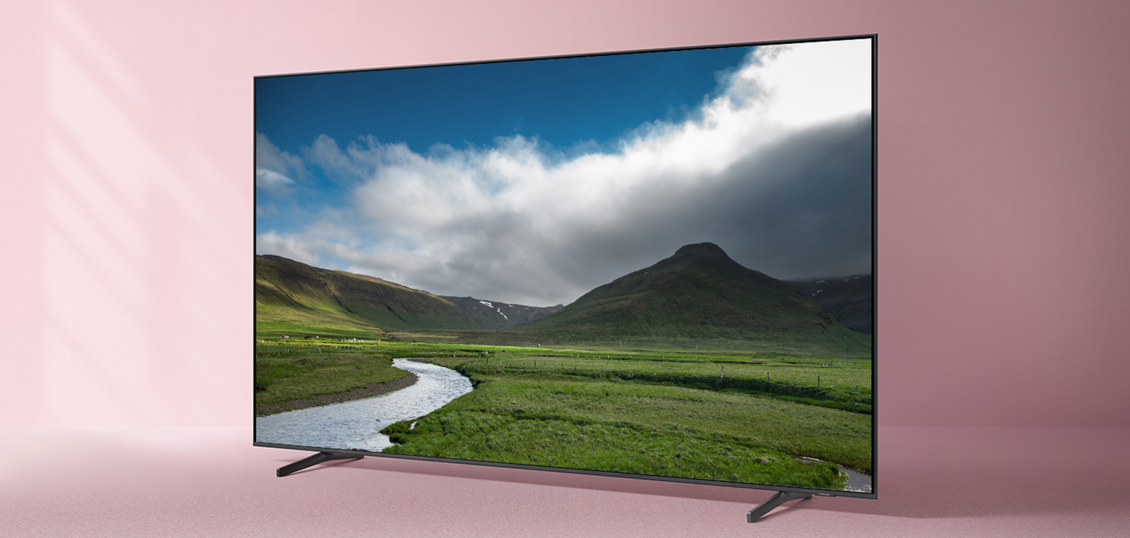 Upplev imponerande kontrast och nyanserade färger QLED-TV med fjäll och älv