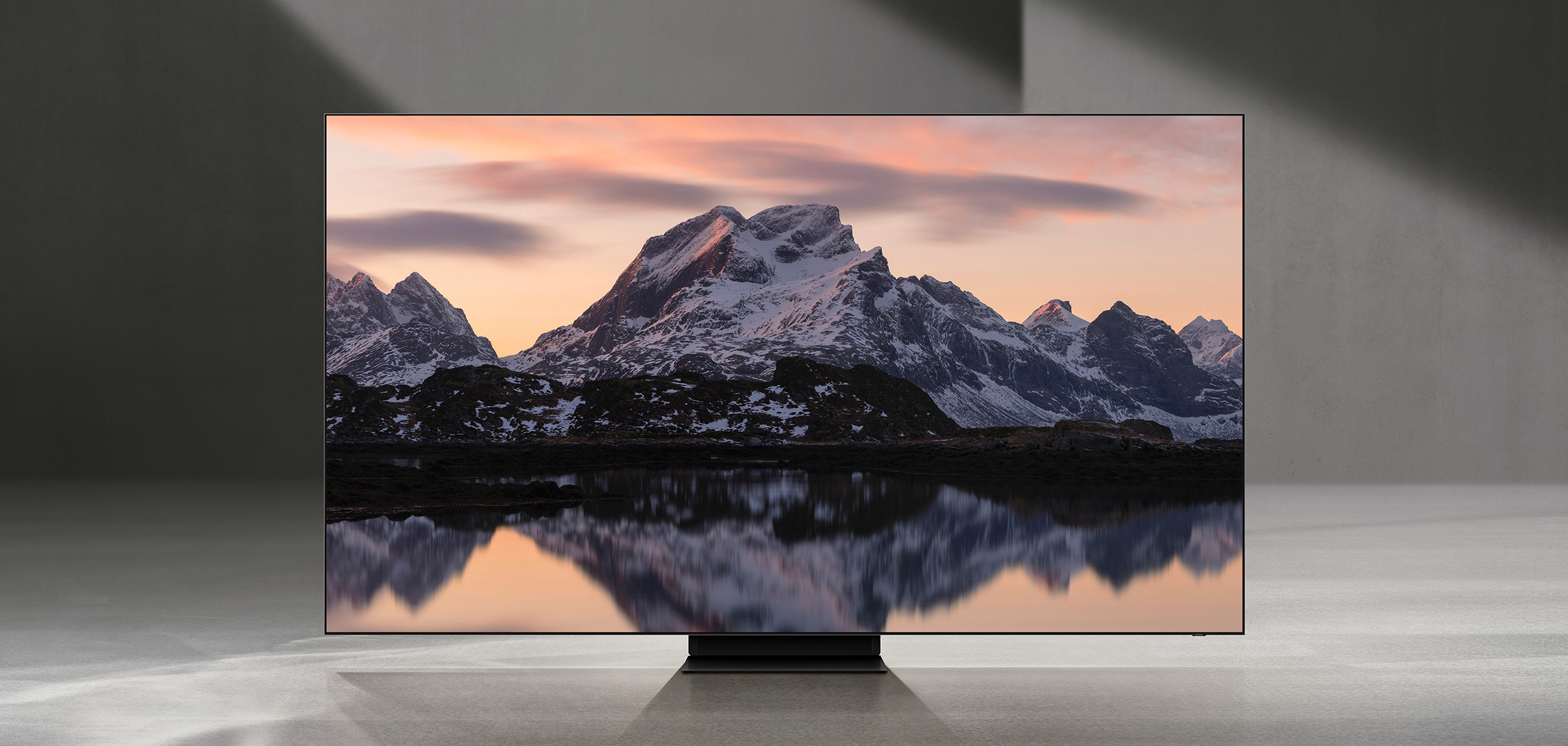Samsungs Neo QLED tar bildkvaliteten till en ny nivå QLED-TV med höstfärger på bord