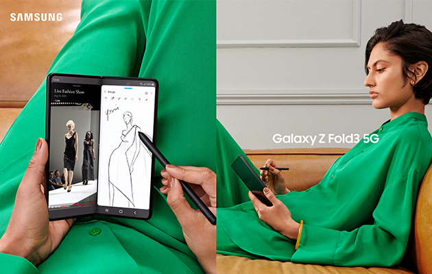 Galaxy Z Fold3 - S Pen-kompatibel Kvinna ritar med S-Pen på Galaxy Z Fold3