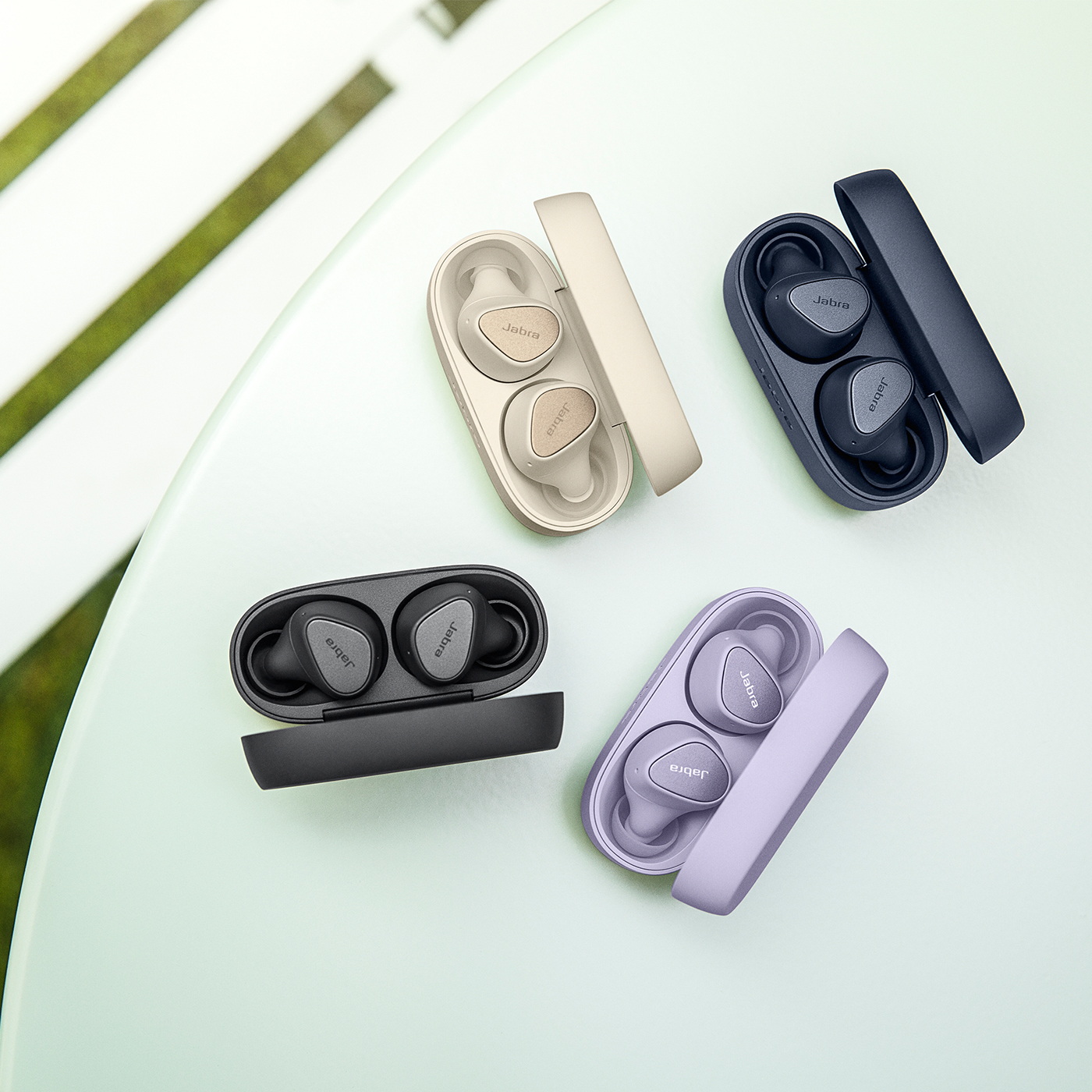 Öronsnäckorna har klassisk, ergonomisk design Jabra Elite 3 i olika färger
