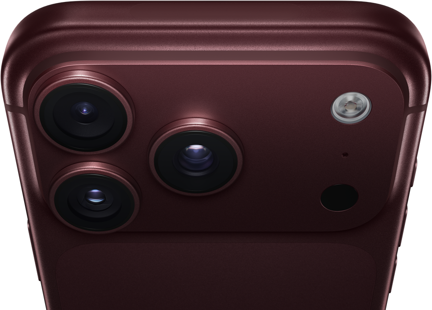 iPhone 18 Pro Max i färgen bourgogne (mörkröd), baksida, Fusion-proffskamerasystem högst upp, tre objektiv, variabel bländare med lamellerna delvis stängda, blixt, mikrofon och LiDAR-teknik, ovansida, antenn för mobil uppkoppling, platta sidor, rundade hörn