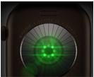 Apple Watch Series 12 sedd bakifrån, aluminiumboett i färgen mörk brons, flera runda sensorer med LED-lampor som lyser grönt, vänster sida, Digital Crown, sportband i färgen oliv