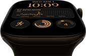 Apple Watch Series 12, aluminiumboett i färgen mörk brons, urtavlan Moduler, komplikationer: dag och datum, Träningar, aktivitetsringar, Apple Music, höger sida, Digital Crown, sportband i färgen oliv