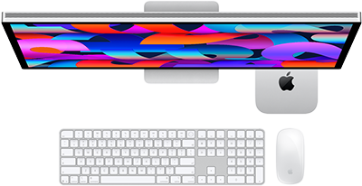 Mac mini under en Studio Display, Magic Keyboard med numerisk del, Magic Mouse