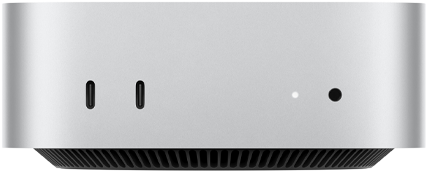 Mac mini sedd framifrån, två Thunderbolt-portar, statuslampa och hörlursuttag, svart avsmalnande bottensockel, platt ovansida, rundade hörn, raka kanter, silverfärgad