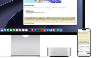 Mac mini sedd framifrån under en Studio Display, en iPhone till höger om enheten och skärmen, markerad text med kommandona klipp ut, kopiera, klistra in och Autofyll visas längst upp på iPhone och matchar den markerade texten på skärmen för att lyfta fram Universella urklipp