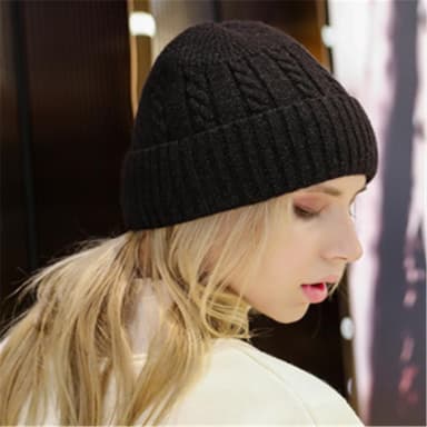 Stickad mössa, unisex beanie - Svart