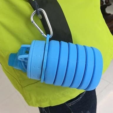 Hopfällbar vattenflaska med karbinhake, blå