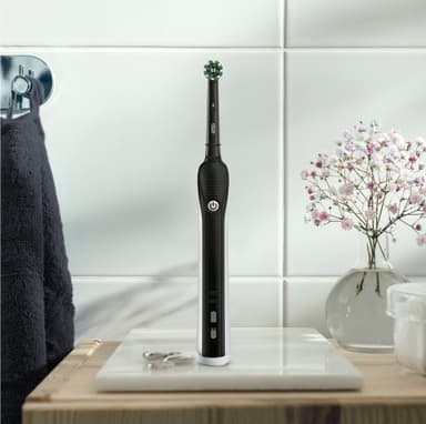 Oral-B Pro1 750 eltandborste 421481 (svart)