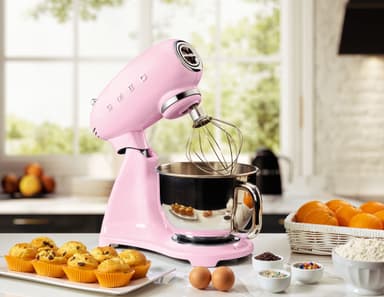 Smeg köksmaskin SMF03PKEU (rosa)