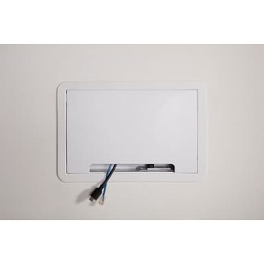 SANUS Inbyggd Mediabox 9”