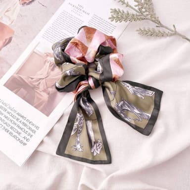 Scrunchie med scarfdetalj och vändbart mönster