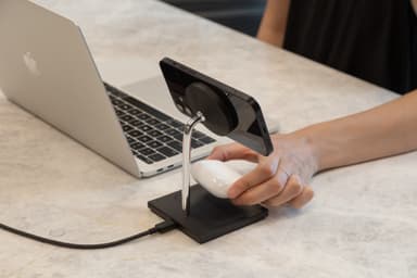 Native Union Snap 2in1 MagSafe trådlöst laddarställ (svart)