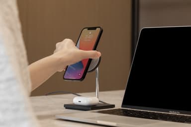 Native Union Snap 2in1 MagSafe trådlöst laddarställ (svart)
