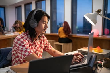 Bose QuietComfort 45 trådlösa around ear-hörlurar (eclipse-grå)