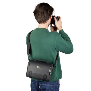 Lowepro Adventura SH 140 III kameraväska (svart)