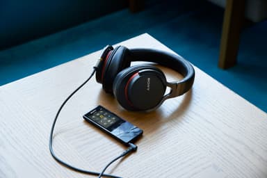 Sony Hörlurar around-ear MDR-1A/B