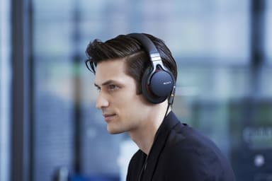 Sony Hörlurar around-ear MDR-1A/B