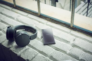 Sony around-ear trådlösa hörlurar MDR-XB950N1 (svart)