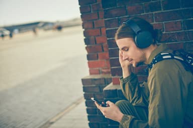 Sony around-ear trådlösa hörlurar MDR-XB950N1 (svart)