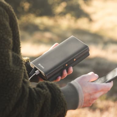 25.000 mAh Solar 4-Panel Powerbank, Black