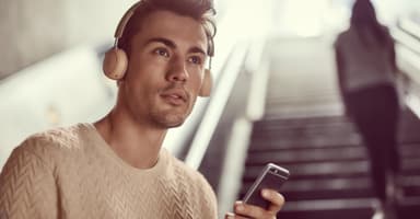 Libratone Q Adapt on-ear hörlurar (beige)
