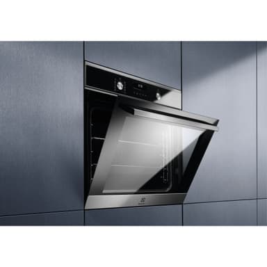 Electrolux Serie 600 Inbyggnadsugn COC827X (Rostfri)