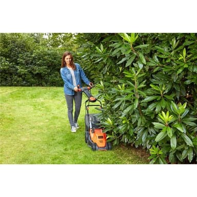 Black & Decker Gräsklippare 38CM 1600W med Ea